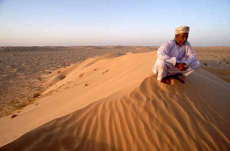 El desierto crea esplendidos paisajes ondulados y dorados por el sol